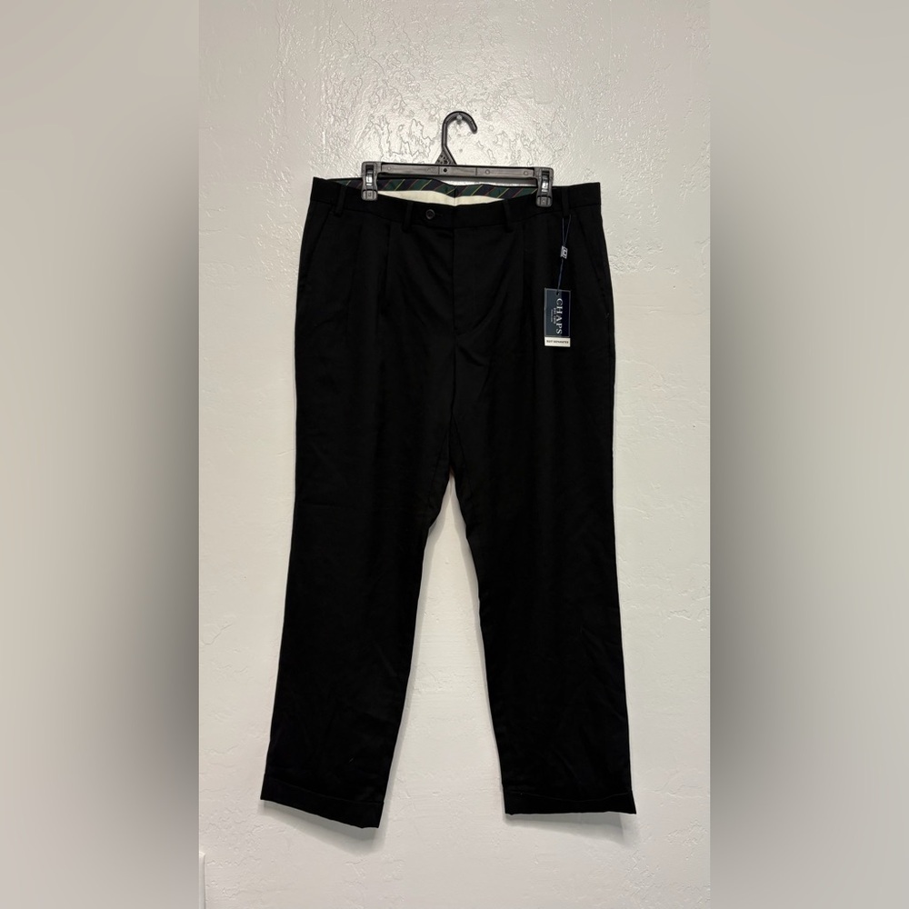 New with tags, men’s size 36x30 chaps brand pants, #O1055